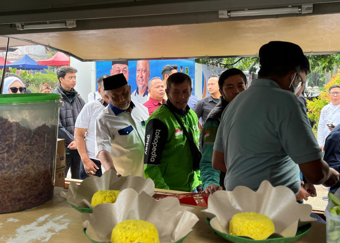 Perempuan Jabar ASIH dan Ahmad Syaikhu Sarapan Bareng Warga Kota Bandung