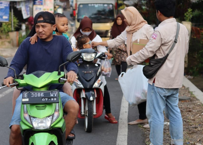 Jumat Berkah, PPK Bantarujeg Berbagi Makanan