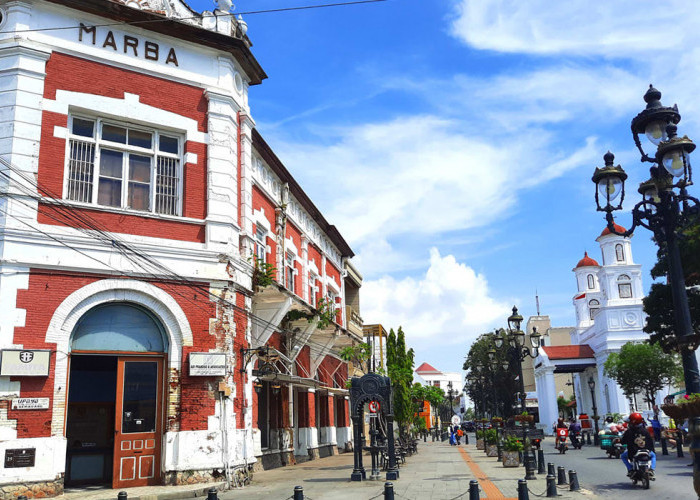 Berwisata Suasana Antik dan Bersejarah di Kota Lama Semarang