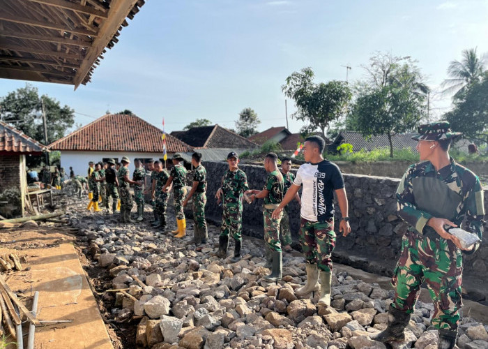 Meski Berpuasa, Satgas TMMD Ke-127 Kodim 0617 Majalengka Kebut Irigasi Sindangwangi
