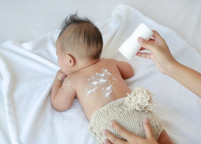 5 Rekomendasi Bedak Bayi Untuk Mengatasi Biang Keringat, Tersedia di Minimarket Terdekat.