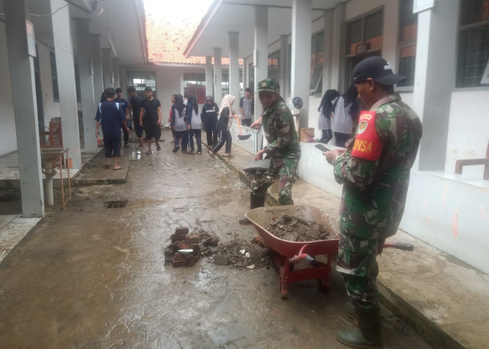 Diterjang Banjir Sejumlah Permukiman dan MAN 2 di Desa Cipinang Rusak