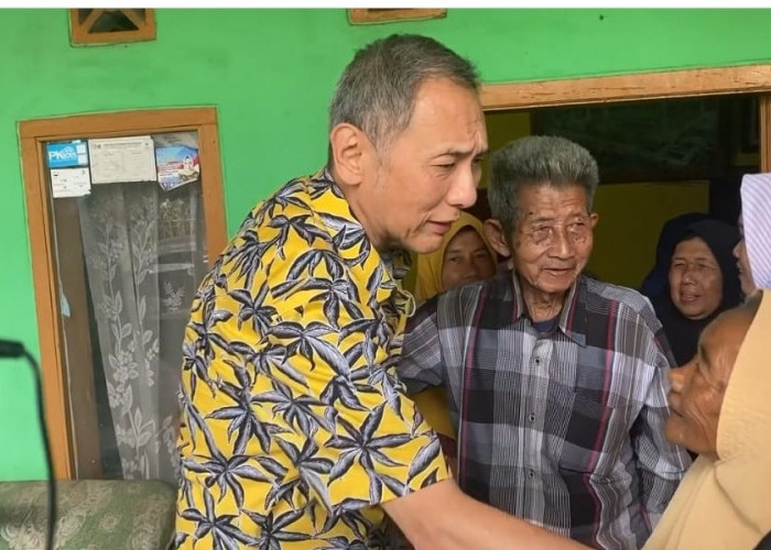 HAPPY ENDING! Kisah Nenek dan Kakek Jalan Kaki di Tol Cisumdawu Dikunjungi Jusuf Hamka, 4 Cucu Diterima Kerja
