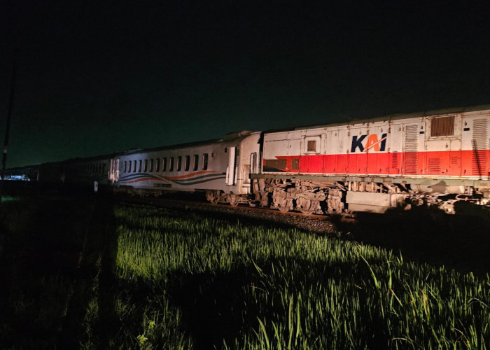 KAI Daop 3 Cirebon Minta Maaf atas Gangguan Perjalanan KA Menoreh Akibat Tertemper Truk