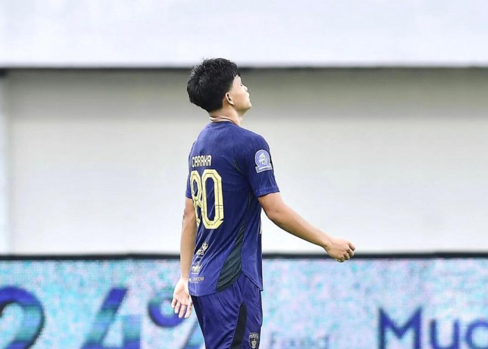 Drama! Persib Bandung vs Persita Tangerang, Hokky Caraka Jadi Kiper Dadakan