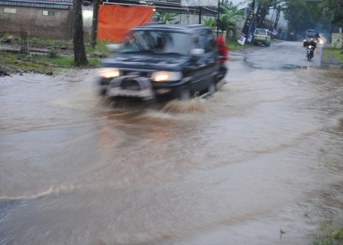 Sejumlah Jalan Utama di Majalengka Langganan Terendam Banjir karena Masalah Drainase.