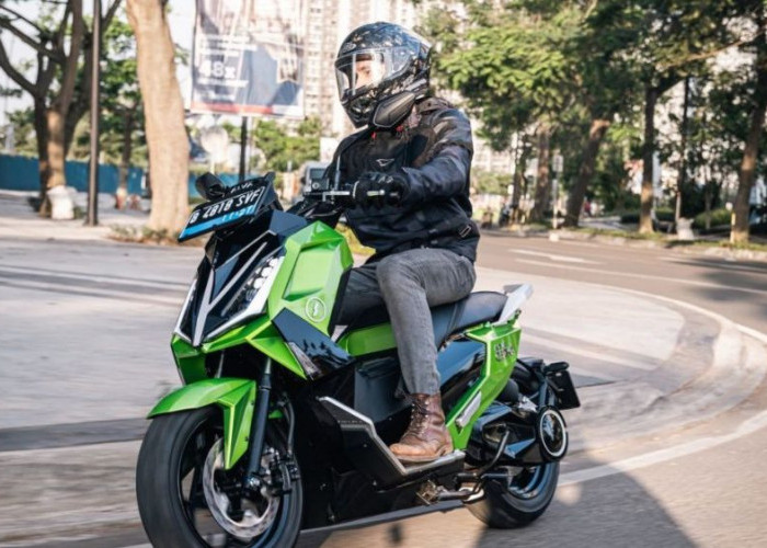 Touring Tipis-Tipis Makin Asik, Rekomendasi 5 Motor Listrik dengan Jarak Tempuh Diatas 100 Km, Irit dan Nyaman