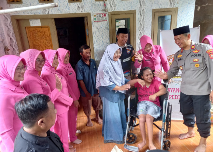 Polsek Majalengka Kota & Bhayangkari Beri Bantuan Sosial untuk Anak Istimewa dan Lansia