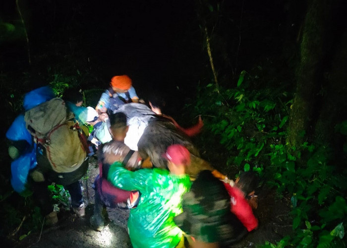 Pendaki Asal Bandung Meninggal di Ciremai