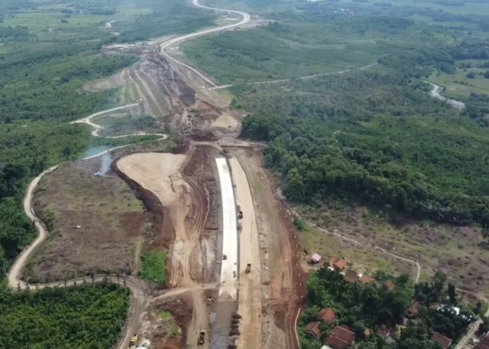 UPDATE TERBARU! Jalan Tol Cisumdawu Tak Mungkin Selesai Sesuai Target, Lihat Masih Tanah