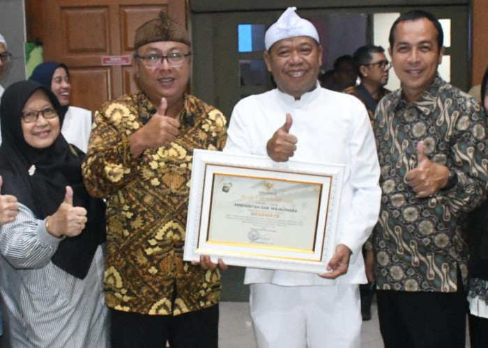 Bupati Eman Antar Majalengka Raih Predikat Informatif Tertinggi Jawa Barat Akhir 2025