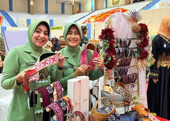 Dari Tradisi ke Tren, Dyah Fandy Jadikan Wastra Bagian Gaya Hidup Modern