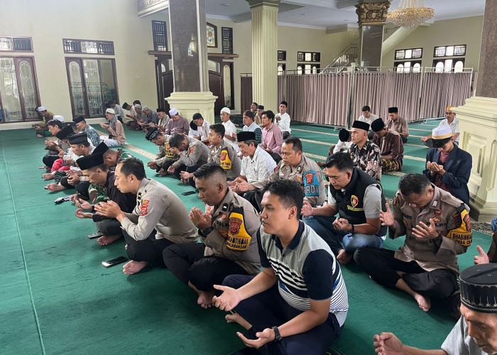 Polsek Leuwimunding dan Polsek Majalengka Kota Gelar Doa Bersama untuk Kedamaian Bangsa dan Almarhum Pengemudi