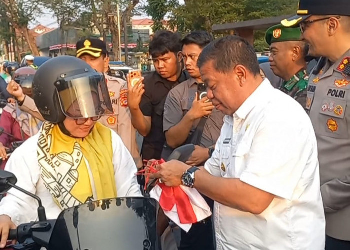 Pemkab Majalengka Bagikan Bendera Merah Putih, Semarakkan HUT ke-81 RI