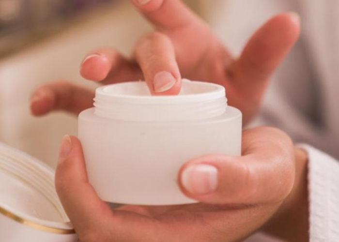 4 Rekomendasi Merk Moisturizer untuk Mencerahkan Wajah Remaja Secara Menyeluruh, Tips Pakainya Agar Maksimal!