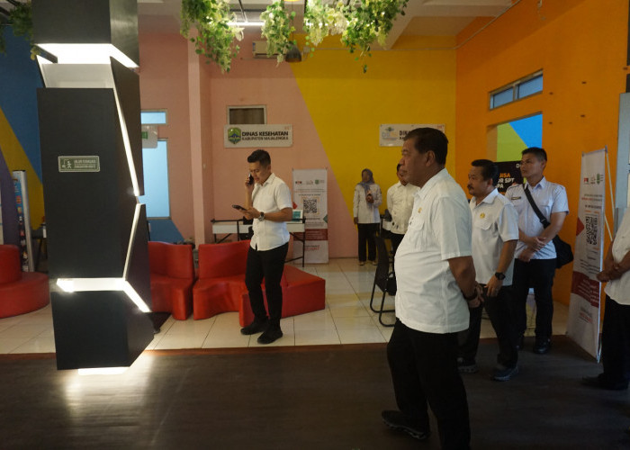 Bupati Majalengka Eman Suherman Sidak Layanan Publik Hari Pertama Kerja, Tekankan Disiplin ASN