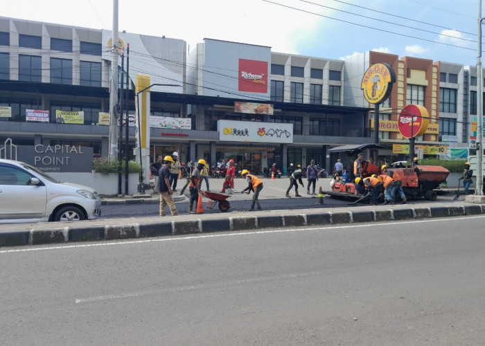 Alhamdulillah! Jalan KH Abdul Halim Diperbaiki, Warga Harap Jalan Desa Tak Dilupakan