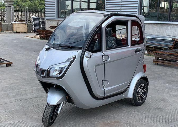 Kabin Tertutup dan Ber-AC, Ini 3 Rekomendasi Motor Listrik Roda 3 yang Sudah Bisa Terobos Hujan dan Banjir