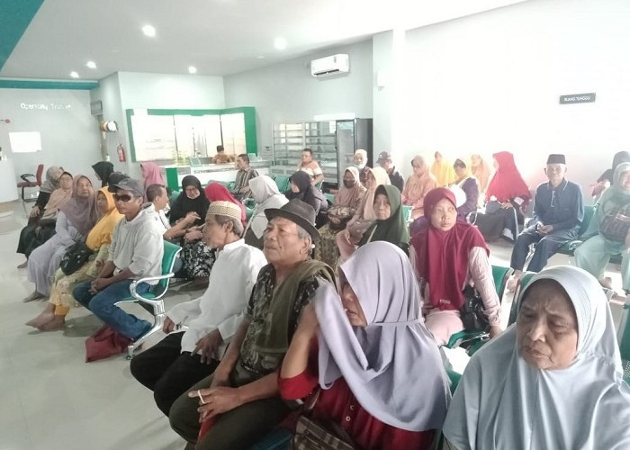 Warga Antusias Ikuti Operasi Katarak Gratis 