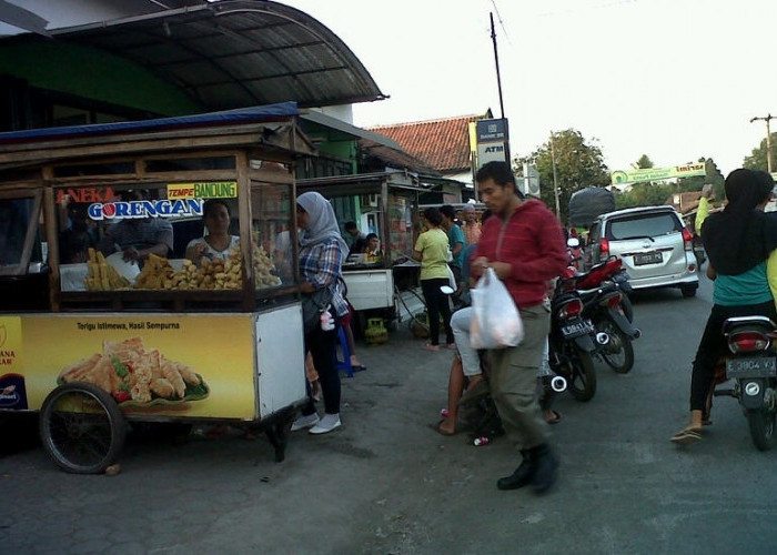 Harga Plastik Melonjak Hingga 100 Persen, Pedagang dan Industri Tertekan