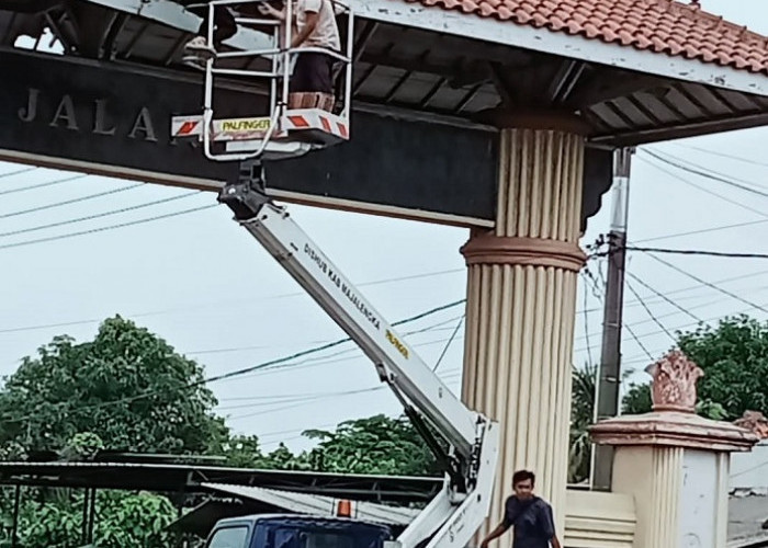 9 Tahun Atap Tugu Perbatasan Majalengka-Cirebon Baru Diperbaiki