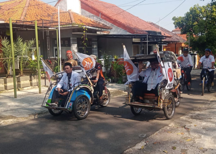 PKS Menggunakan Becak dan Sepeda Saat Daftar Pengajuan Bacaleg