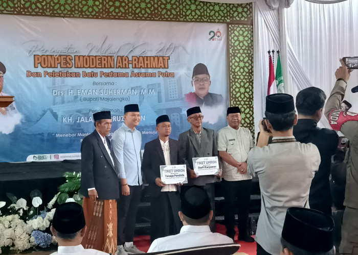 Eman Ajak Dena Hadiri Milad Ponpes Ar Rahmat