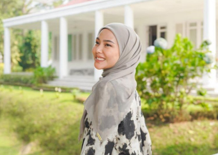 Hindari Warna-warna Ini! 7 Warna Hijab yang Bikin Wajah Kusam