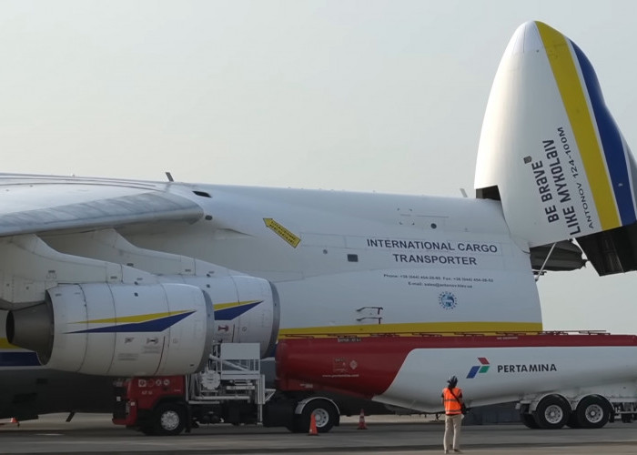 Saat Pesawat Antonov AN-124 Isi BBM di Bandara Kertajati Majalengka, Tangki Pertamina Merapat