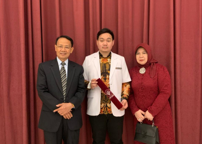 Bertepatan HUT ke-186 Majalengka, Anak Karna Sobahi Raih Gelar Dokter