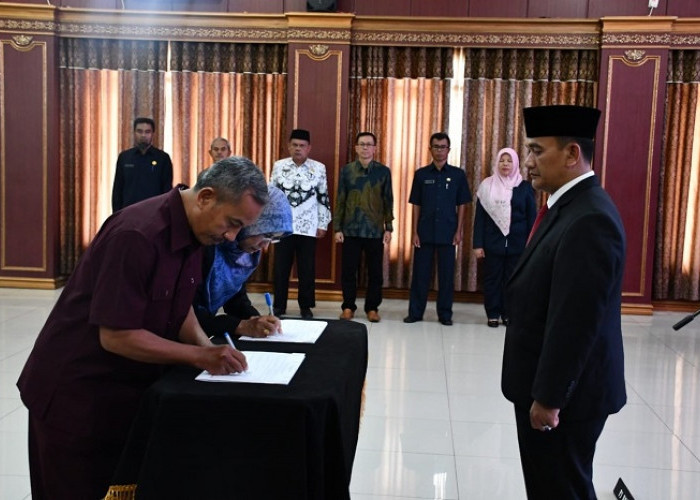 Pj Bupati Dedi Supandi Lantik 46 Kepala Sekolah di Gedung Yudha Karya