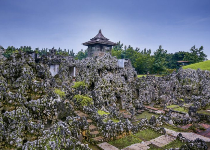 Taman Sari Gua Sunyaragi Cirebon: Perpaduan Taman Air dan Situs Sejarah