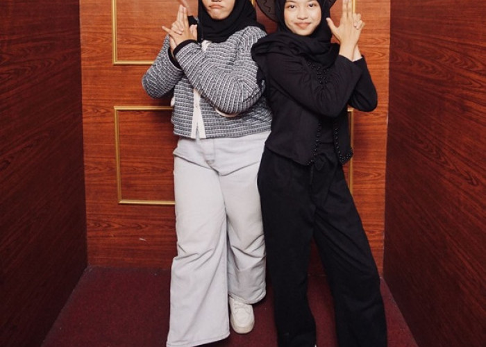 Cobain Yuk Kumpulan Prompt Gemini AI dengan Konsep Wanita Hijab di Studio Foto, Dapatkan Hasil Cinematik