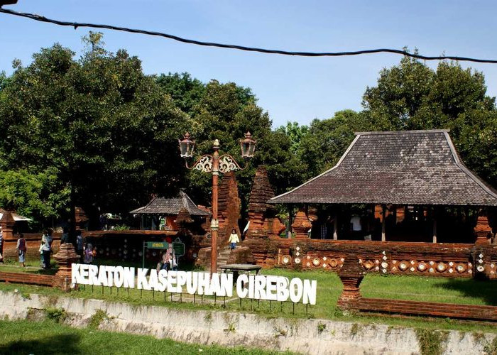 Menelusuri Jejak Sejarah dan Budaya Cirebon di Keraton Kasepuhan