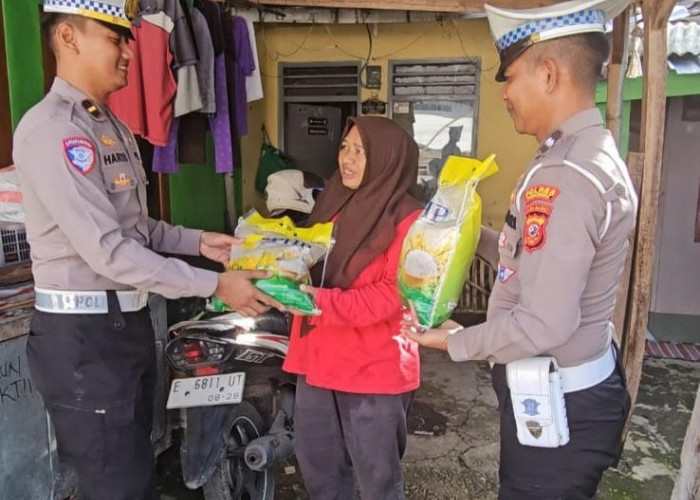 Polisi Salurkan Bantuan Sosial bagi Masyarakat