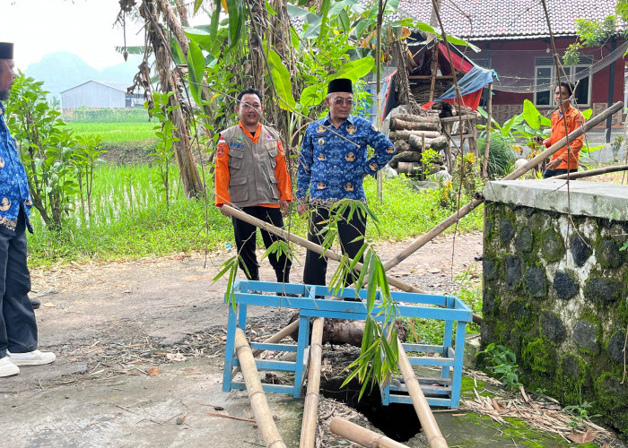 Jembatan Penghubung Dua Desa di Leuwimunding Ambles, Akses Masyarakat Terganggu