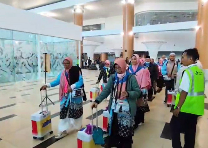 Penerbangan Perdana Haji 2026 dari Kertajati Lancar, 445 Jemaah Kloter Pertama Diberangkatkan