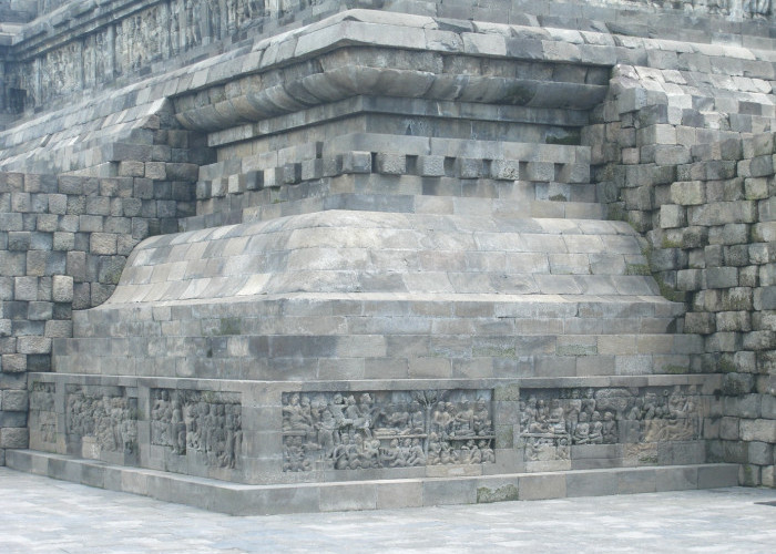 Adakah Rahasia yang Tersembunyi? Relief Candi yang Dibangun Samaratungga Raja Mataram Kuno Ini Ditutup? 