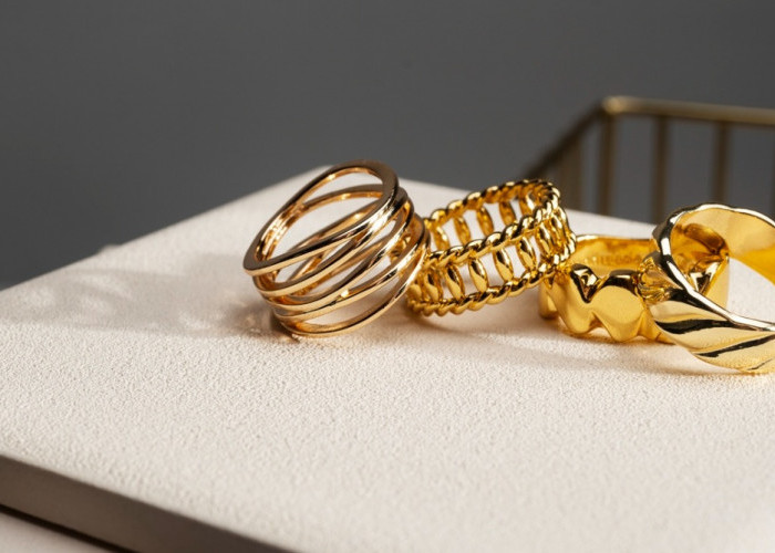 Harga Emas Perhiasan Ikut Naik? Ini Kata Ahli Ekonomi Soal Kenaikkan Emas di Akhir Tahun 2025