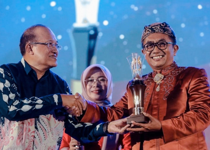 Toto Warsito Juara 1 Anugerah PNS Berprestasi Provinsi Jawa Barat Tahun 2023