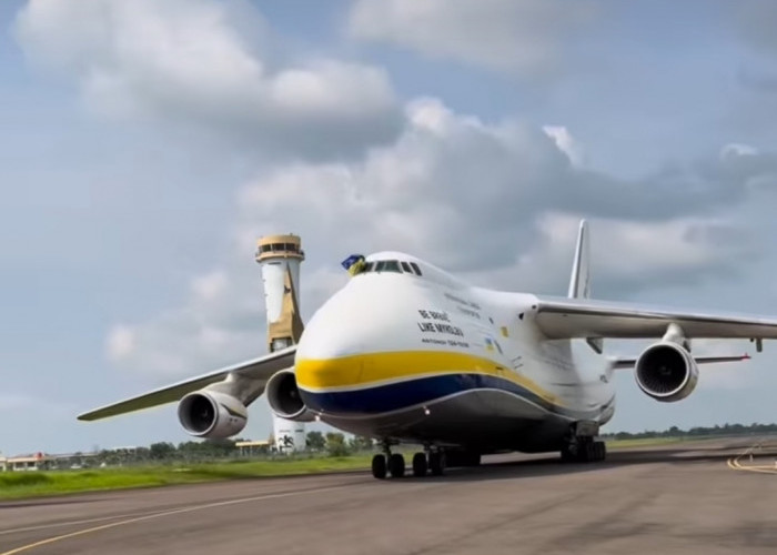 Kampanye Be Brave Like Ukraine saat Pesawat Antonov Mendarat di Bandara Kertajati Majalengka