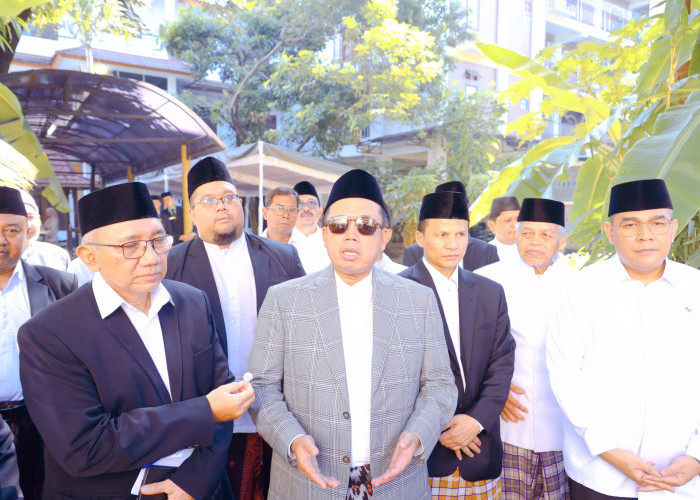 Menteri Nusron Serahkan Hewan Kurban ke Ponpes Darunnajah, Perkuat Kebersamaan dan Kepedulian