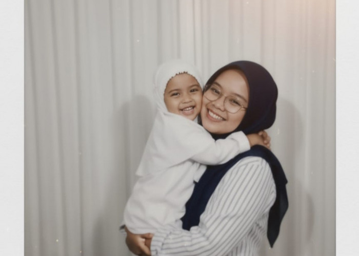 Bikin Nostalgia! Begini Cara Edit Foto Polaroid Masa Kecil vs Sekarang, Pakai Prompt Ini Hasilnya Estetik