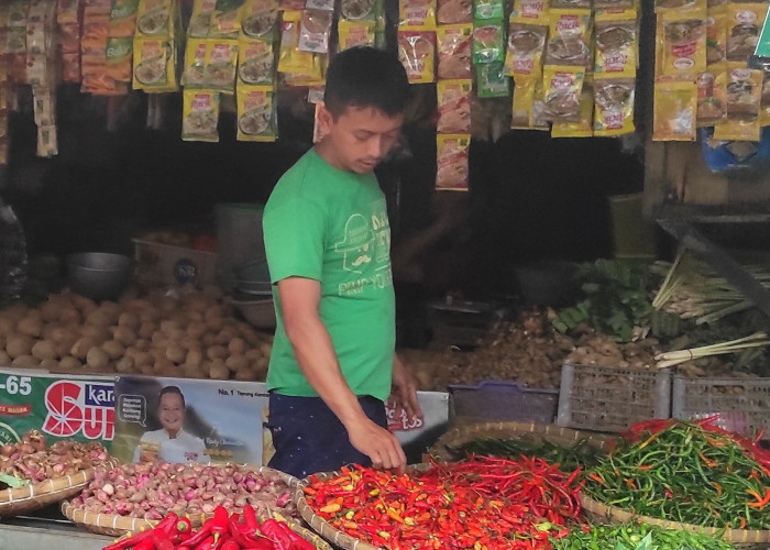 Harga Cabai Rawit Merah di Pasar Sindangkasih Cigasong Masih Mahal