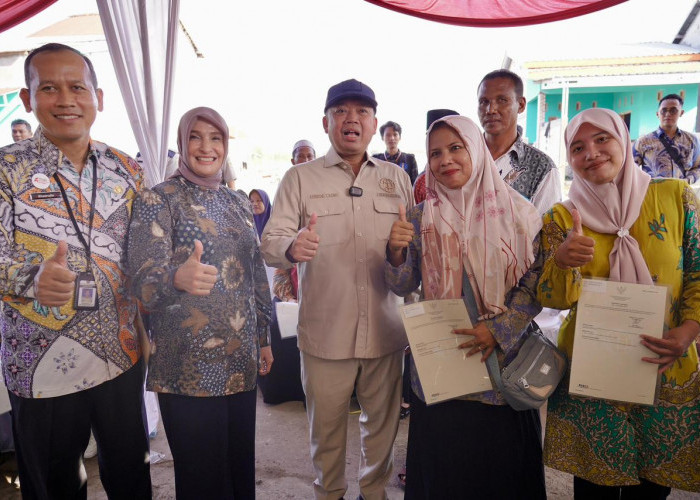 Menteri Nusron Serahkan 546 Sertipikat Konsolidasi Tanah, Permukiman di Jateng Kini Lebih Tertata