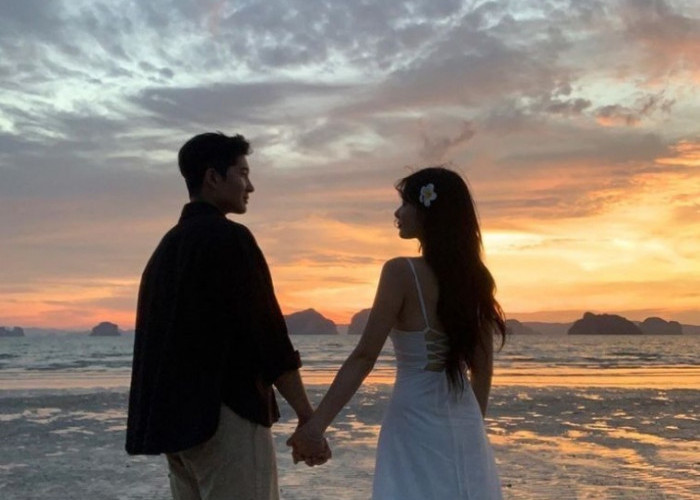 Cobain Yuk Edit Foto Viral dari Gemini AI Bareng Couple di Pantai, Ini Cara Edit untuk Hasilkan Foto Romantis