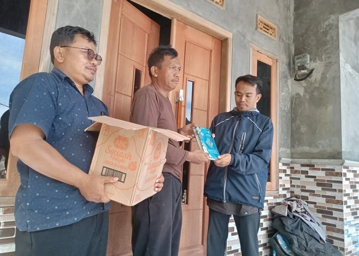 Wakaf Mushaf Alquran untuk Warga Sadomas