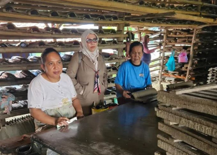 Permintaan Genteng dari Luar Daerah Meningkat, Produksi Jatiwangi Belum Maksimal