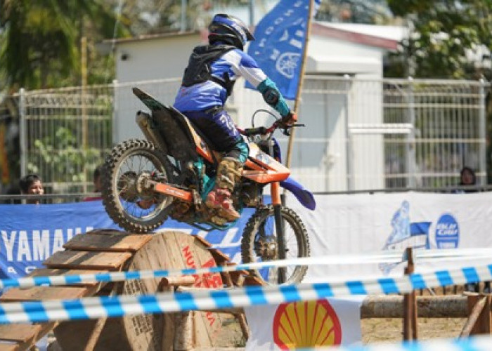 Night Race Perdana Shell BLU CRU Yamaha Enduro Challenge, Sambangi Kalimantan Barat