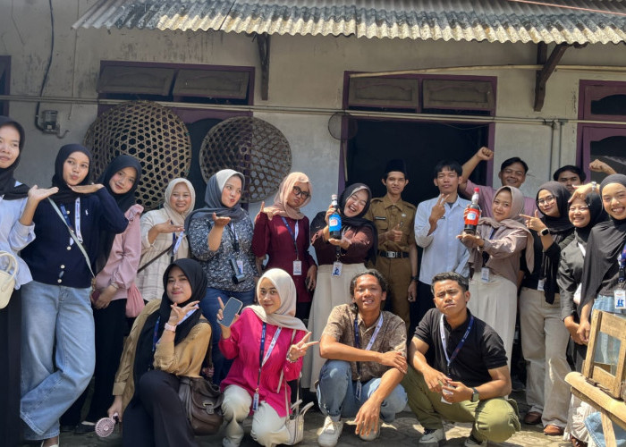 Mahasiswa KKN-T Unma Gali Potensi UMKM Lokal Kecap Sari Kedelai di Desa Paningkiran